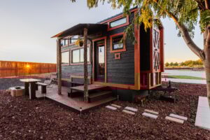 Tiny home with private deck at Zion's Tiny Getaway